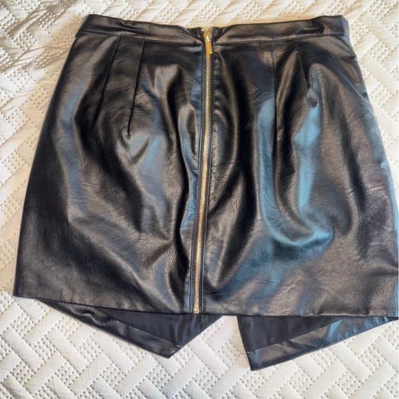 Black Faux Leather Skirt with silver Buckles - Picture 3 of 6